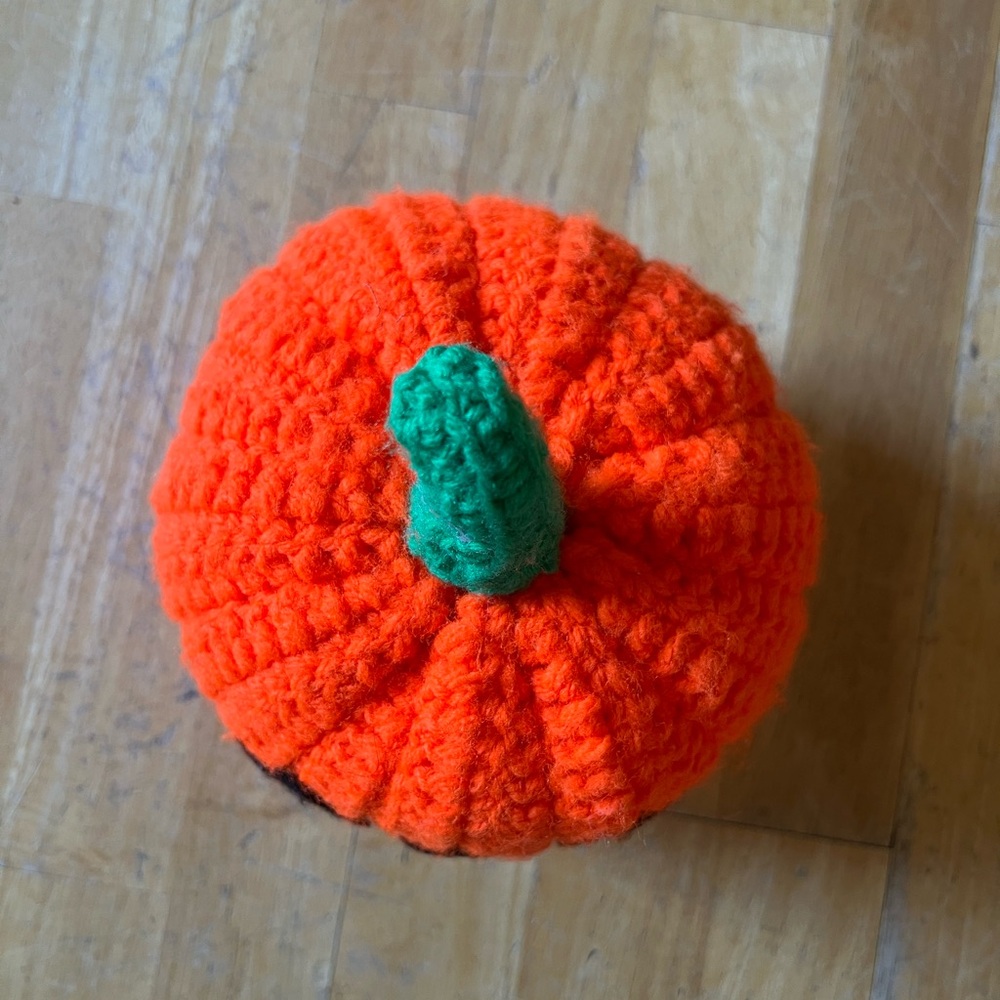 Vintage Crochet pumpkin with felt face - Picture 6 of 7